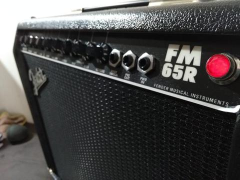 Amplificador para guitarra Fender FM65R. 65 watts