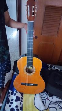 Guitarra Electro Acústica con Afinador