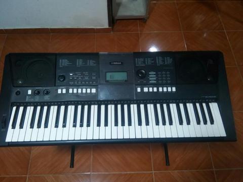 Piano Yamaha Psr E 423 en Buen Estado