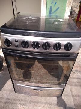 Vendo Estufa con Horno en Acero Inoxidab