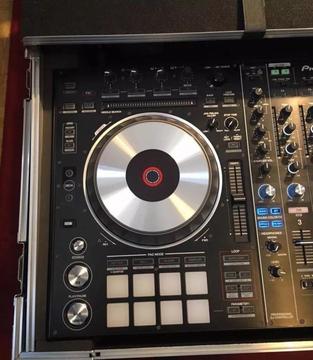 Pioneer DDJSZ 4Channel DJ Controller y funda de vuelo Gorilla Serato