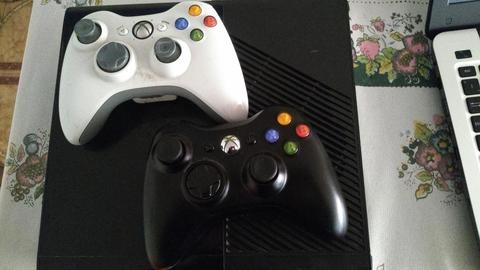 De Oportunidad Vendo Xbox 360 Super Slim 5.0 Con Dos Controles Originales Disco Y Programado