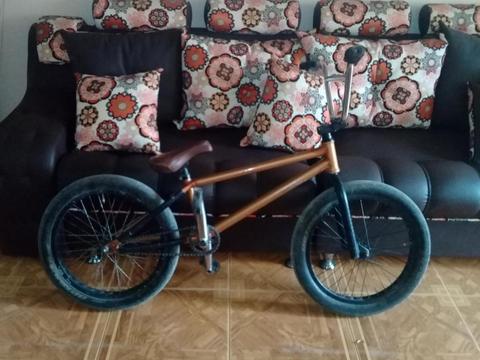 DICICLETA BMX