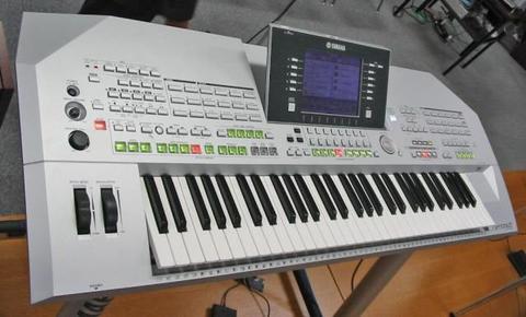 Yamaha TYROS4 61Key Keyboard Production Station