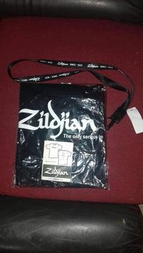 camiseta y landyard zildjian combo