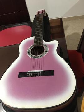 Guitarra color rosa