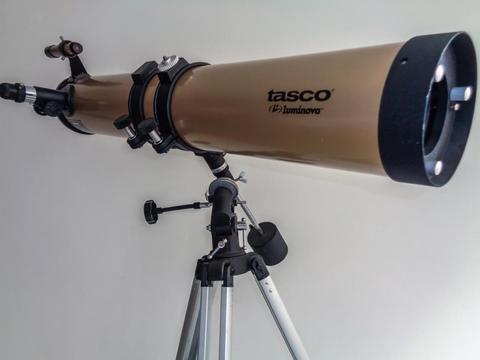 Telescopio TASCO 114 mm x 900 mm con tripode ecuatorial