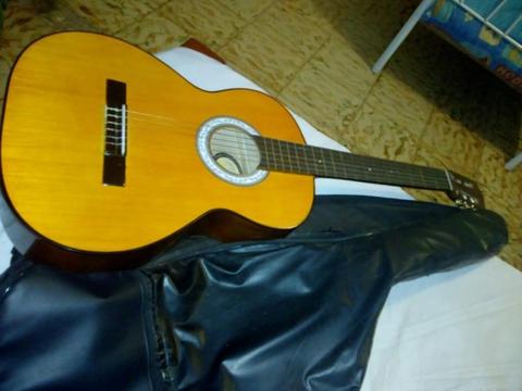 Hermosa Guitarra