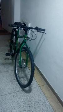 Vendo hermosa bici verde todo terreno 150 mil pesos