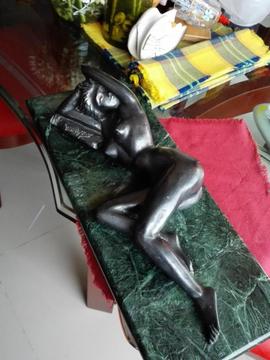 Vendo o Cambio escultura del maestro Hector Lombana Pieres