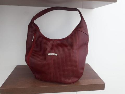 Hermoso bolso de cuero marca Zaragovia color rojo