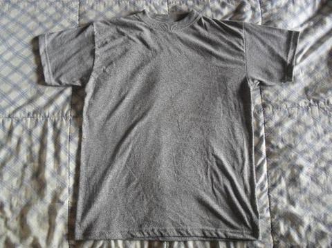 Camiseta gris unicolor cuello redondo talla m y s