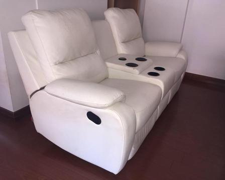 Sofa moderno reclinable 2 puestos con portavasos y parlantes con bluetooth