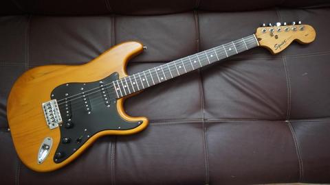 SQUIER BY FENDER AFFINITY NATURAL WOOD PALA ANCHA TIPO FENDER 70'S