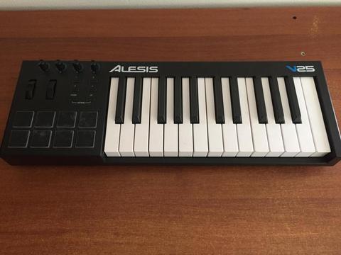 Controlador MIDI Alesis V25