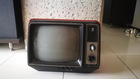 TV blanco y negro antiguo
