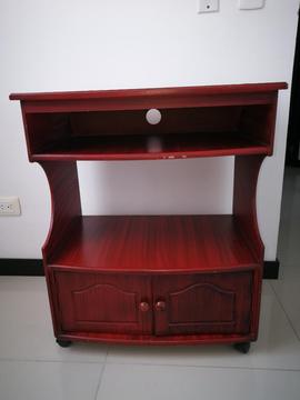 Mesa para Tv en Madera con Rodachines