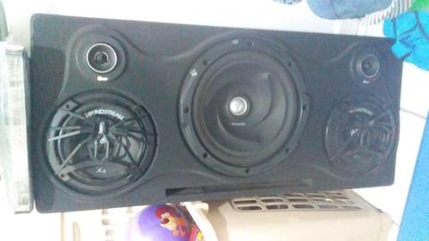 se vende sonido para carro con planta boss de 1000w inf 3102436024