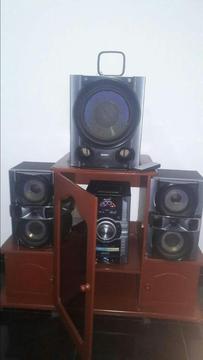 Vendo Equipo de Sonido con Mueble