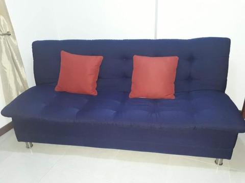 Sofa Cama azul de tres puestos