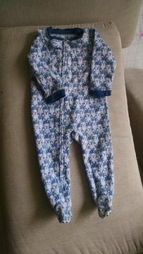 Pijama enteriza marca Gef baby talla 6 meses