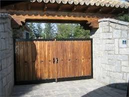 puertas y portones en madera