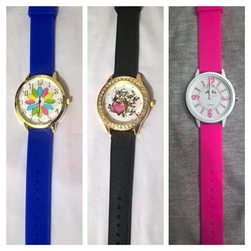 Hermosos relojes para dama en promoción. Colores y diseños surtidos
