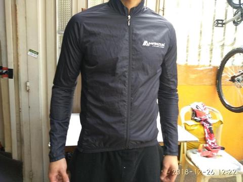 PRECIO FIJO Chaqueta ciclismo cortavientos Manzur italiana transpirable reflectivos