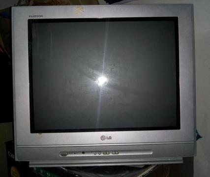 VENDO USADO TV LG 22 PULGADAS PANTALLA CONVENCIONAL