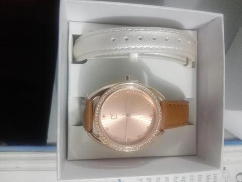 Reloj para mujer marca Bella