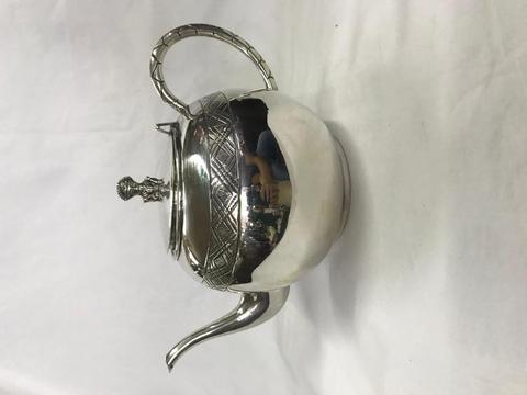 TETERA EN PLATA CON TOPE FIGURA INDÍGENA MARCADA 0900 HM