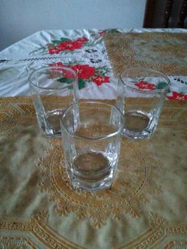 3 Vasos de Vidrio Pequeños