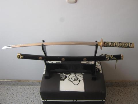 Espada Sable Samurai con soporte. Barata muy linda. Ganga!!!