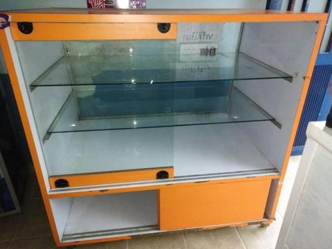 SE VENDE VITRINA GRANDE URGENTE