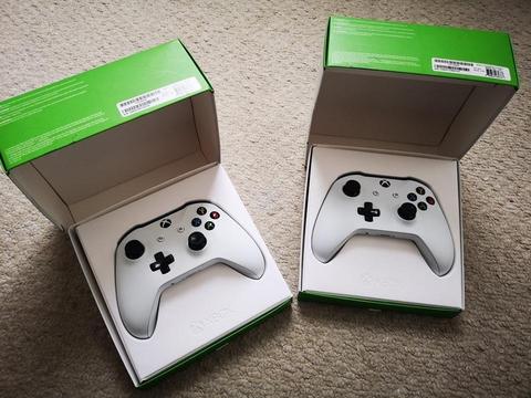 Controles de Xbox One Blancos