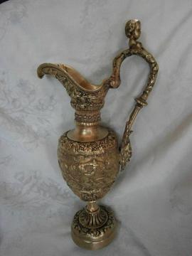 ANFORA EN BRONCE CON FIGURAS EN RELIEVE X 36CMS