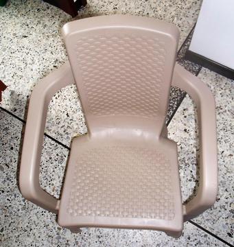 silla rimax con brazos de apoyo color beige (3)