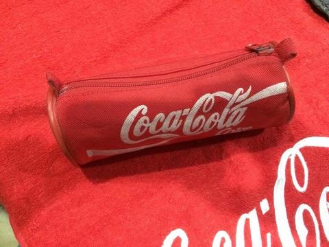 Bolígrafo y cartuchera de CocaCola