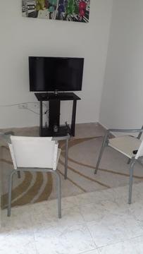 Tv con Mesa Y Sillas Y Tapete O Separado