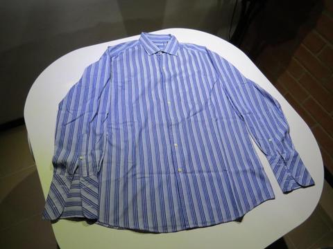 Camisa Marca Tommy, original,Usada, Talla L, color Blanco y azul rayas