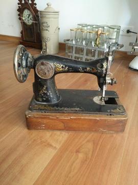 Maquina de Coser Antigua Singer