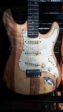 Guitarra Eléctrica Blue Eagle Modelo Stratocaster