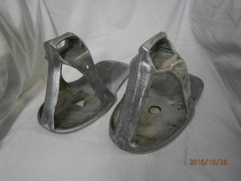 Estribo en aluminio x 2 unidades estilo sandalia , 3 lineas precio x c/u