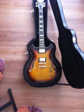 guitarra electrica Ibanez AS 153-AYS, esta como nueva, con estuche duro(negociable)