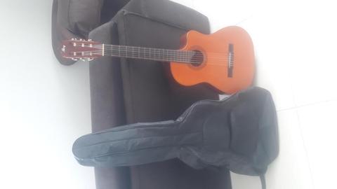 Guitarra acustica con forro