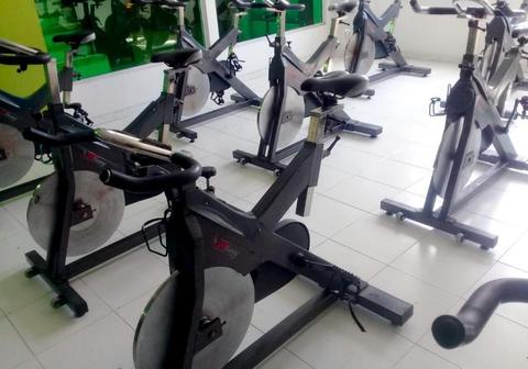 Ciclas de Spinning y Jaula Funcional para gym