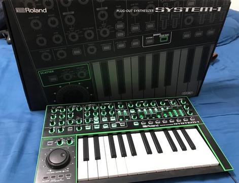 Sintetizador Roland System 1