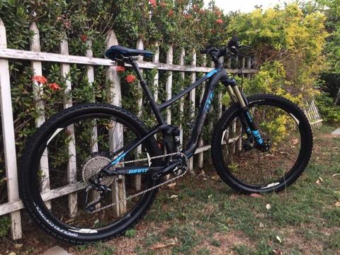 BICICLETA DE MTB GIANT DOBLE SUSPENSIÓN