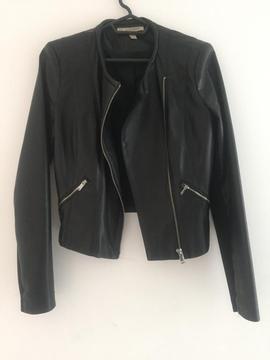 CHAQUETA DE CUERO- NEGRA