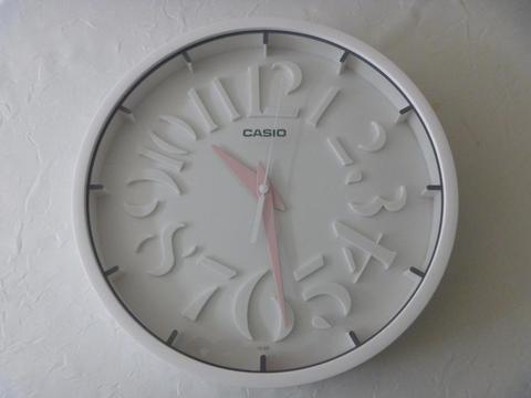 Reloj de pared Casio IQ64. NUEVOS!